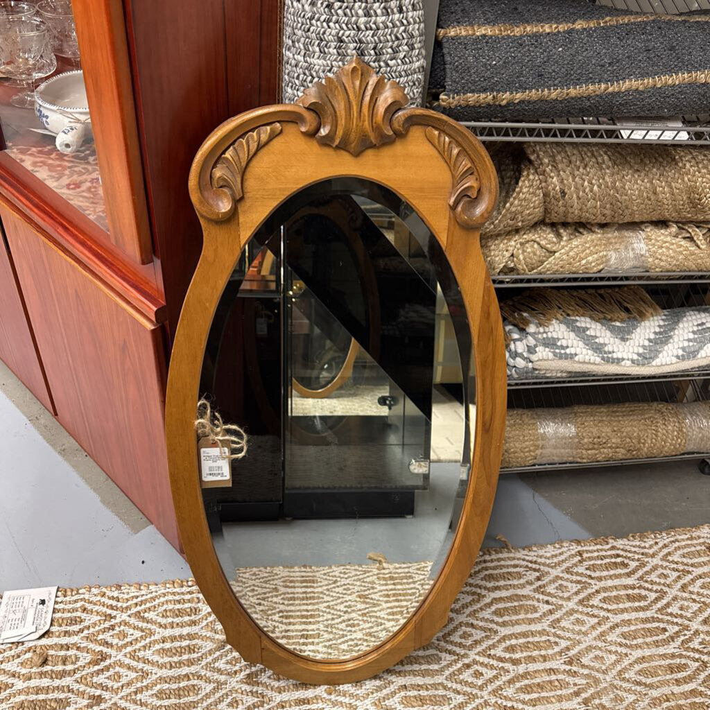Antique Oval Mirror w Carved Maple Frame (Crack)