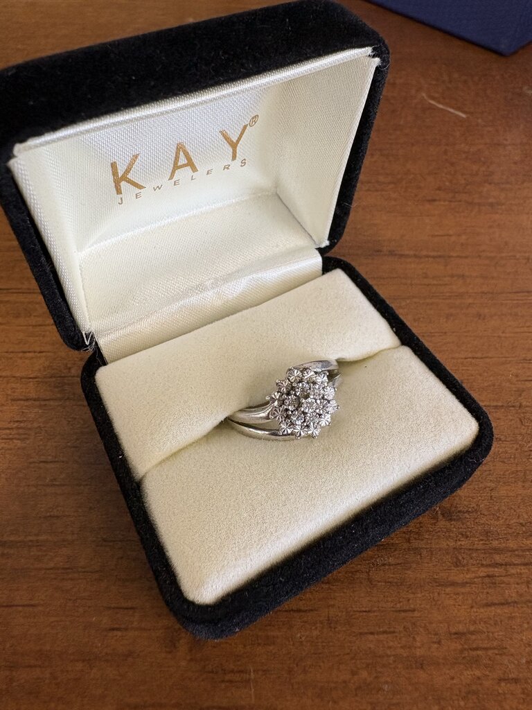 Sterling Silver Ring w Simulated Diamonds