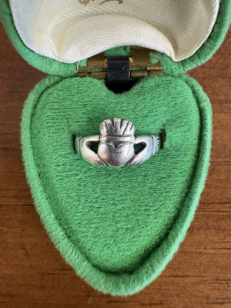 Silver Claddaugh Ring w Case