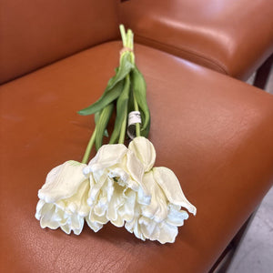 Fresh Touch Ruffled White Parrot Tulip Bundle 10198W