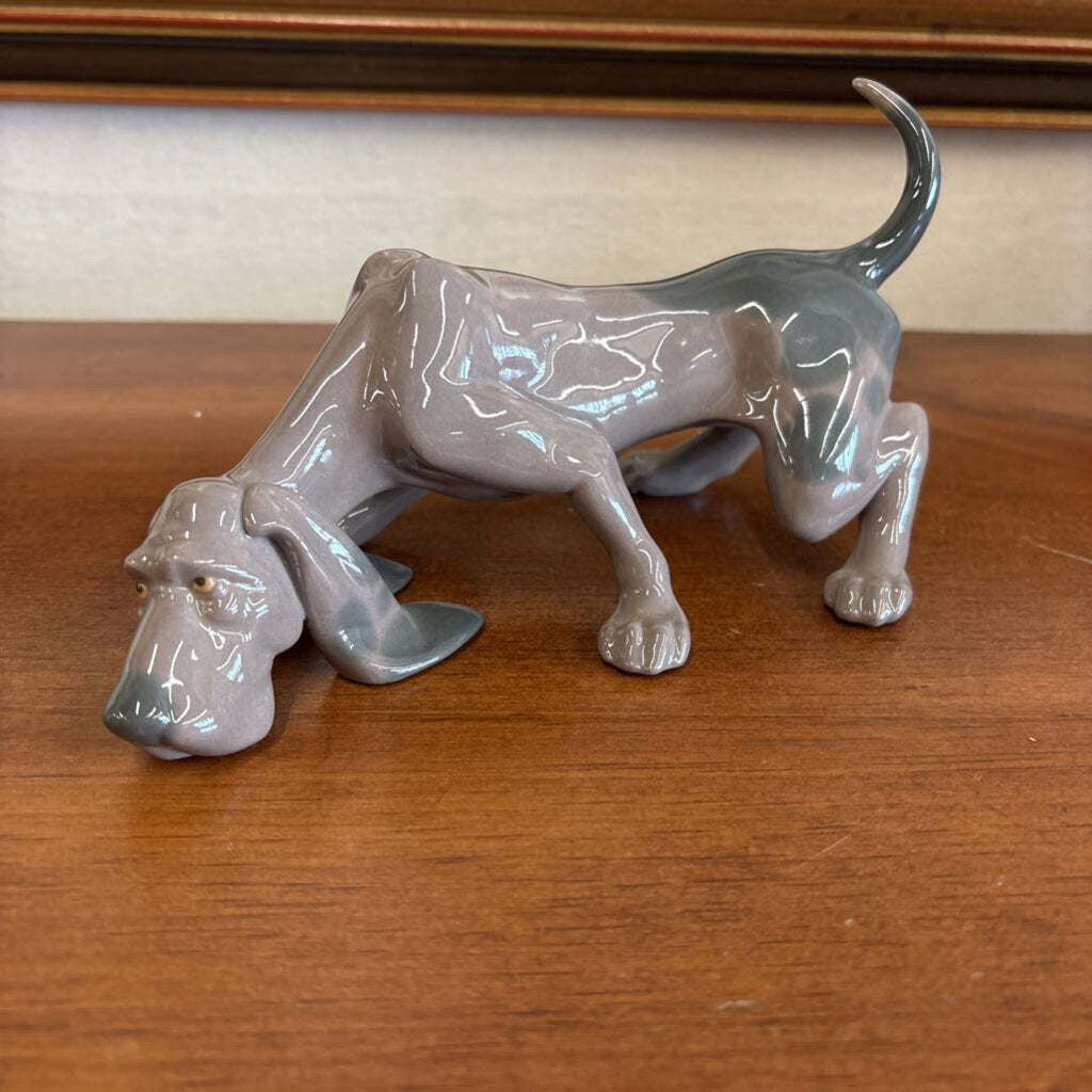 Lladro Daisa Porcelain "Dog Sniffing" Figurine
