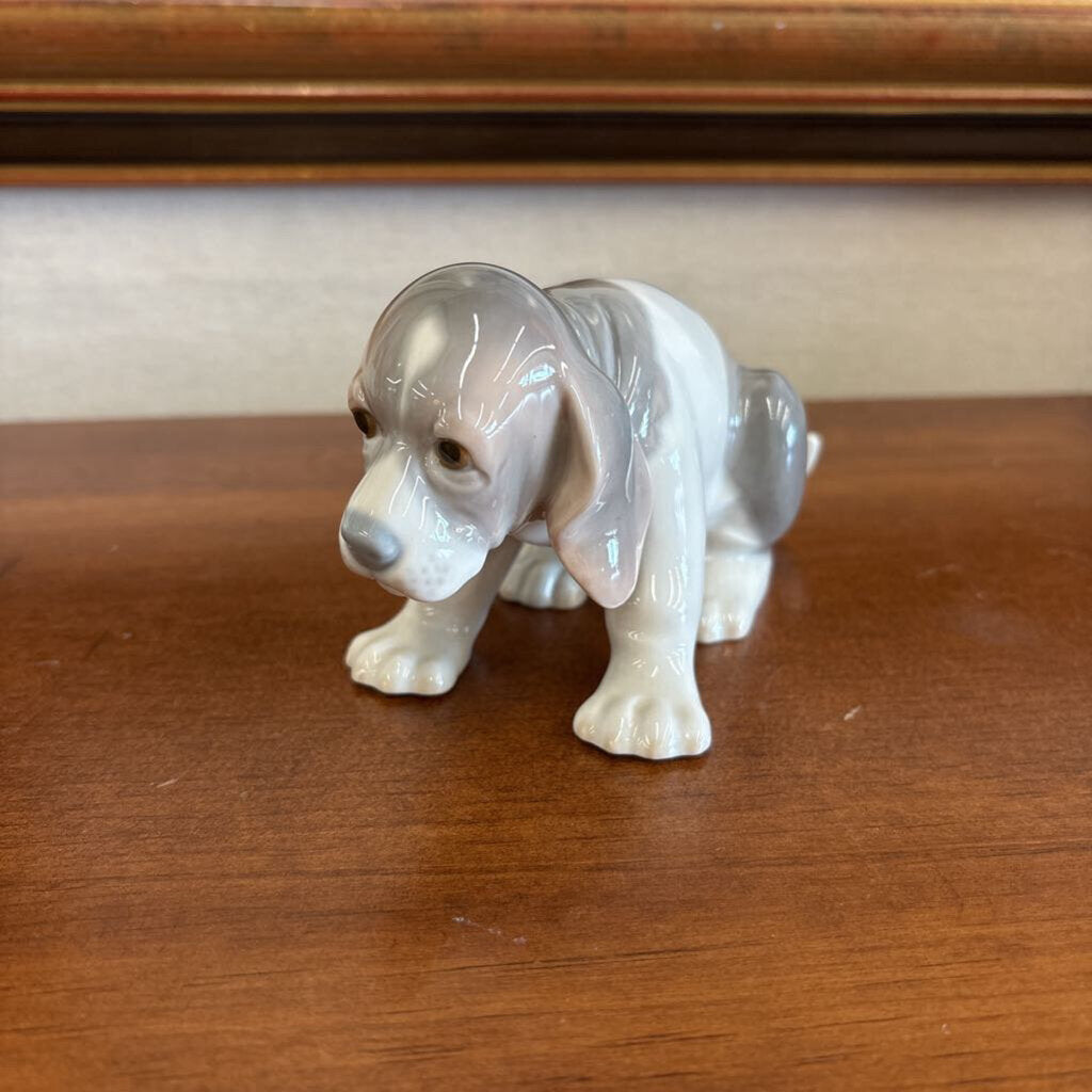 Lladro Daisa Porcelain "Beagle Puppy" Figurine