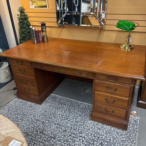 Oak 7 Drawer Executive Desk