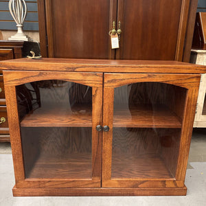 Low Bookcase Oak with Plexiglass Doors