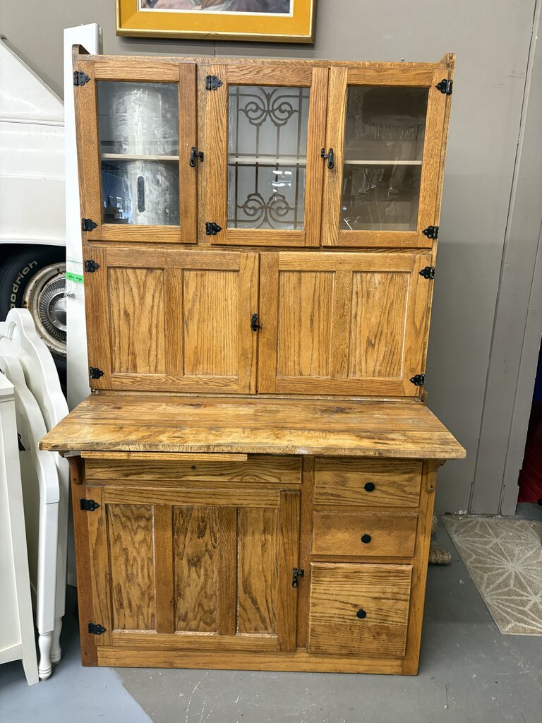 Antique 1917 Oak Hoosier Cabinet w Built-In Metal Flour Sifter