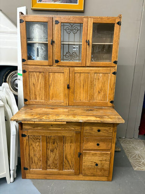 Antique 1917 Oak Hoosier Cabinet w Built-In Metal Flour Sifter