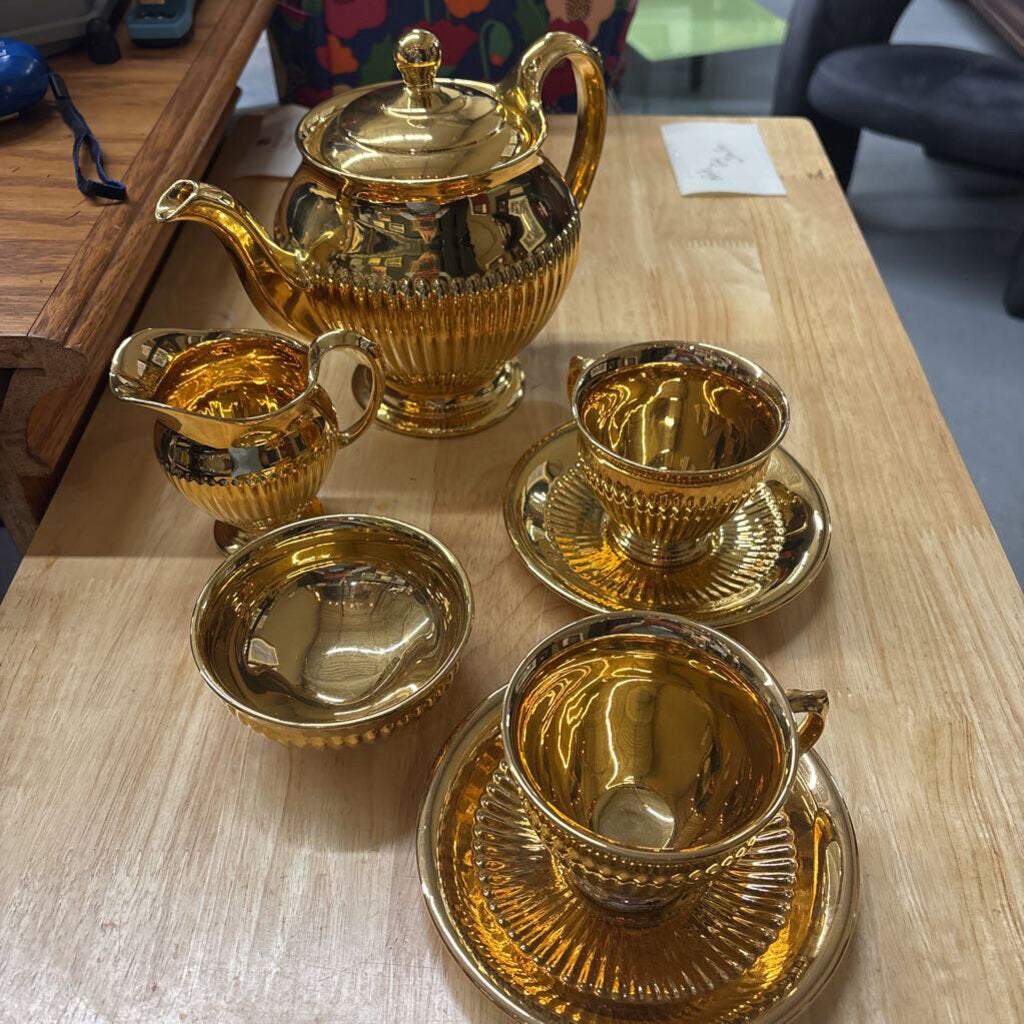 Grimwades Golden Age Teapot w Cream and Sugar and 2 Cups and Saucers