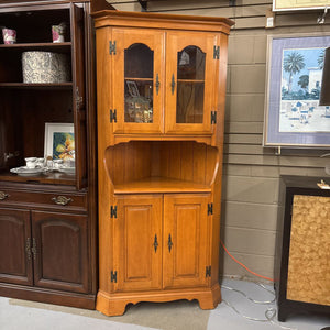 Maple Corner Cabinet