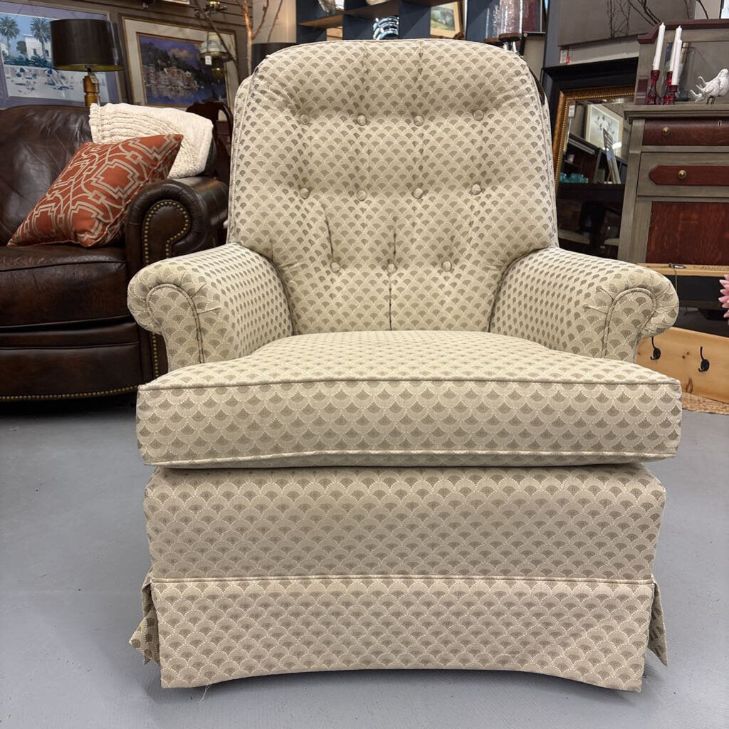 Fabric Arm Chair w Tufting & Skirt