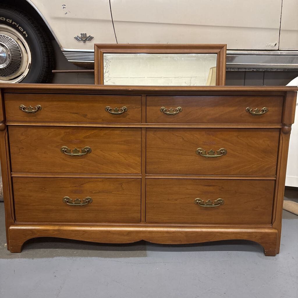 Maple Long 6 Drawer Dresser w Mirror (32H)