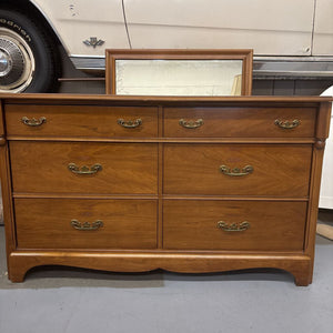 Maple Long 6 Drawer Dresser w Mirror (32H)