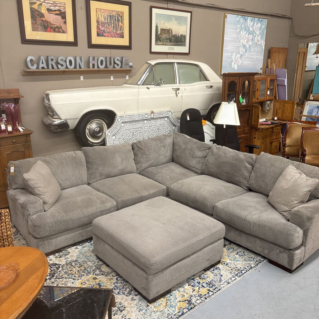 ASHLEY FURNITURE - V-Shaped Sectional w Ottoman (42 x 42)