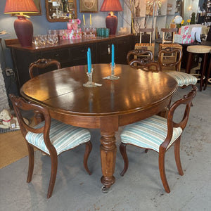 Victorian Walnut Oval Table (Dundurn Castle, Hamil. ON) 3 Leaves (16, 9, 12.5), 6 Chairs