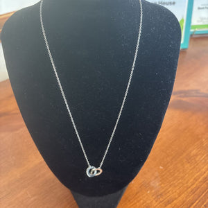 Silver Tone Necklace w Interlocking Double Circle w Crystals