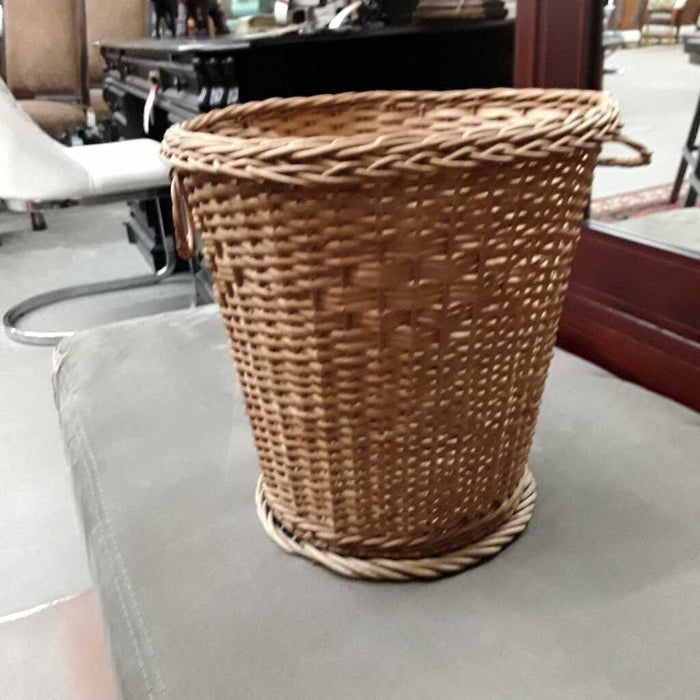 Weaved Basket w Handles