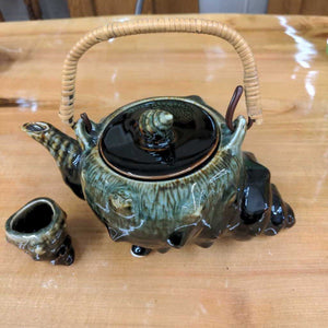 Snail Teapot & Tea Sampler w Wicker Handle